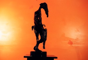 Ángeles caídos en la obra escultural de Noelio González.