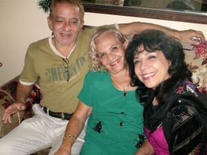María Eugenia García, con su hermano David García Gonce y su madre Selene Gonce, el 31 de diciembre pasado.
