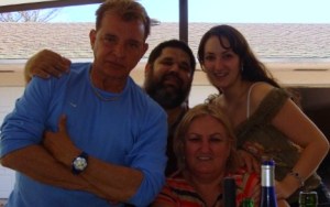 Las almas girasoles de Josan Caballero: Sila Luis y su hija Lizandra, con el doctor Armando D'Aluart y Jose Antonio Gutierrez Caballero, 2009