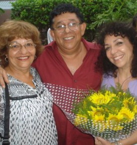 María Eugenia García con el trovador Augusto Blanca y su esposa Rosy.