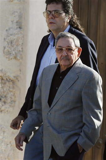 Abel Prieto, Ministro de Cultura de Cuba, anteriormente Presidente de la UNEAC, con Raúl Castro.