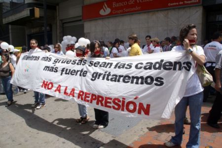 La Movilización UN MUNDO SIN MORDAZAS, fue uno de las mejores protestas que se ha protagonizado en contra de Chávez, y a favor de la Libertad de Expresión. Foto de Cecilia Rodríguez, del CNP.