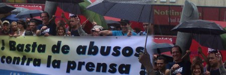 Los periodistas venezolanos, en su día, se pronuncian con una Marcha en favor de la Libertad de Expresión, apoyando además al Canal GLOBOVISIÓN.