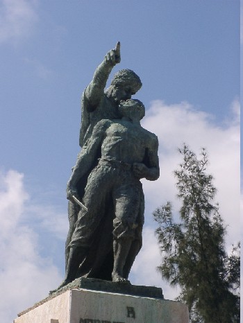 Mariana Grajales, impulsando a su hijo por la Libertad de Cuba.