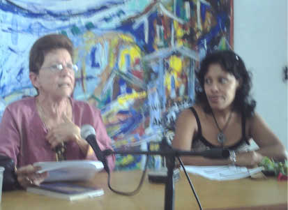 Alga Marina Elizagaray, la que Josán Caballero le descubrió los plagios, en la XVII Feria del Libro de La  Habana.