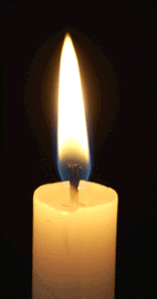 Una vela encendida por los niños y jóvenes masacrados en el Remolcador 13 de Marzo.