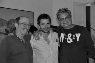 Juanes en La Habana, con los trovadores Silvio Rodríguez y Amaury Pérez.