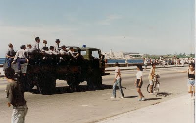 EL MALECONAZO desde el propio Malecón, ese 5 de agosto de 1994. Aportado por Aguaya Berlín, de Desarraigos Provocados.