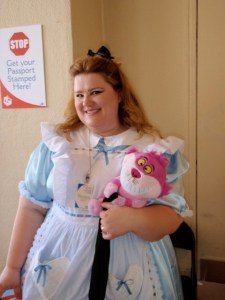 A veces lo visitaba la Mujeronga Alicia, la del País de las MARABULLAS, pero él la dejaba con su intrigante Gato Garabato, y desaparecía ipso facto, para reaparecer, mágicamente como Merlino, en cualquier lugar del Islote Cubalanda A veces lo visitaba la Mujeronga Alicia, la del País de las MARABULLAS, pero él la dejaba con su intrigante Gato Garabato, y desaparecía ipso facto, para reaparecer, mágicamente como Merlino, en cualquier lugar del Islote Cubalanda