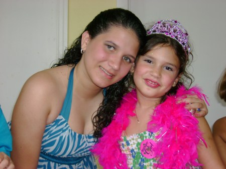 La niña Melisa Ortiz, con sus cualidades histriónicas y su expresión literaria y plástica infantiles, que se desbordan en el TROTAMAR, Papalote de Creación Infantil, creado por Josán Caballero.