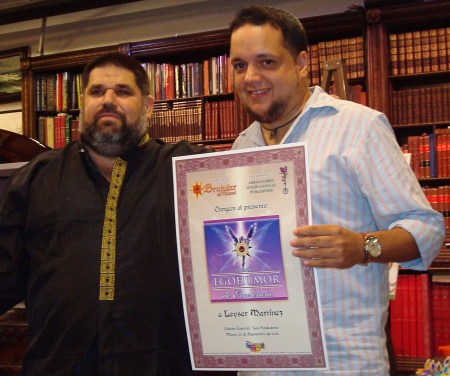 Josán Caballero, con Leyser Martínez, quien obtuvo además el Premio EGOHUMOR de Excelencia.