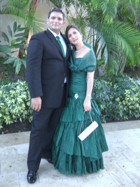 Lourdes Cazola y Antonio Miguel Rodríguez, dos colaboradores importantes de la Revista BRUJULAR DE MIAMI, escrita y dirigida por Josán Caballero.
