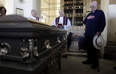 La despedida del féretro de Cintio Vitier.