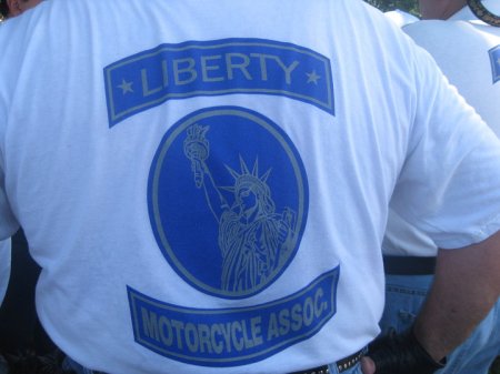 Camiseta con el Logotipo del Club Liberty Motorcycle Associaton, de Miami.