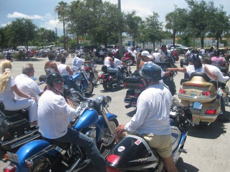 Las motocicletas preparadas para la Caravana, que salió de la Calle 8 y la 29 Ave del SW, en Miami