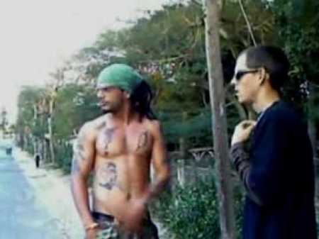 Al2, El Aldeano, y Silvito, El Libro, en su Canción Héroe...