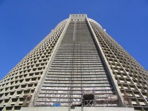 800px-Catedral_Metropolitana_(Rio)