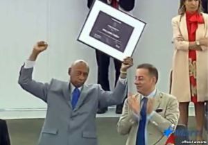 C6ADC616-4046-44FD-99EA-49F3E286CA09_mw640_mh382_s