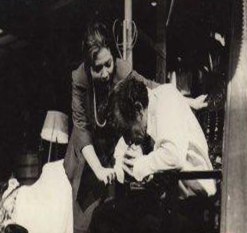 María Eugenia García, con el gran actor cubano, José Antonio Rodríguez, en la obra EL PRECIO, de Arthur Miller, dirigida por Vicente Revuelta, en TEATRO ESTUDIO, de Raque Revuelta, en La Habana