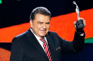 PREMIOS TU MUNDO 2015 -- Show -- Pictured: Don Francisco on stage during the 2015 Premios Tu Mundo at the American Airlines Arena in Miami, Florida on August 20, 2015 -- (Photo by: John Parra/Telemundo) ..PREMIOS TU MUNDO 2015 -- Programa -- Imagen: Don Francisco en el escenario de los Premios Tu Mundo 2015 desde el American Airlines Arena en Miami, Florida el 20 de agosto, 2015 -- (Foto por: John Parra/Telemundo)