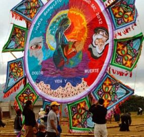 cometas-barriletes-gigantes-sumpango-tour-antigua-guatemala-1