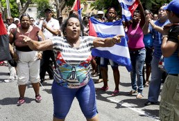 Supporters of the Cuban government shout slogans against the "Ladies in White", an opposition group in Havana September 13, 2015. Cuban authorities detained about 50 dissidents in Havana on Sunday when they attempted to march down a street in the capital a week ahead of Pope Francis' visit to the Communist-run country. Most of those arrested were members of the human rights group Ladies in White who for years, dressed in white and carrying pink gladiolas, have staged a weekly march along 5th avenue in the upscale district of Miramar after attending Mass, then rallied in a nearby park to denounce government repression. The organization is one of the few dissident groups in Cuba which has opposed the reestablishment of relations with the United States and is critical of the Roman Catholic Church's role in detent and support for cautious reforms undertaken by Cuban President Raul Castro. REUTERS/Enrique de la Osa - RTSWN3